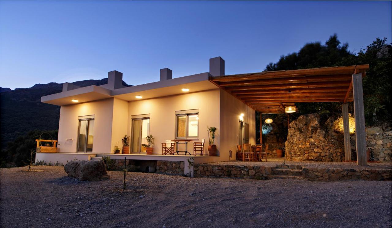 Almond Cottage With A Sea View Above Плакиас Экстерьер фото